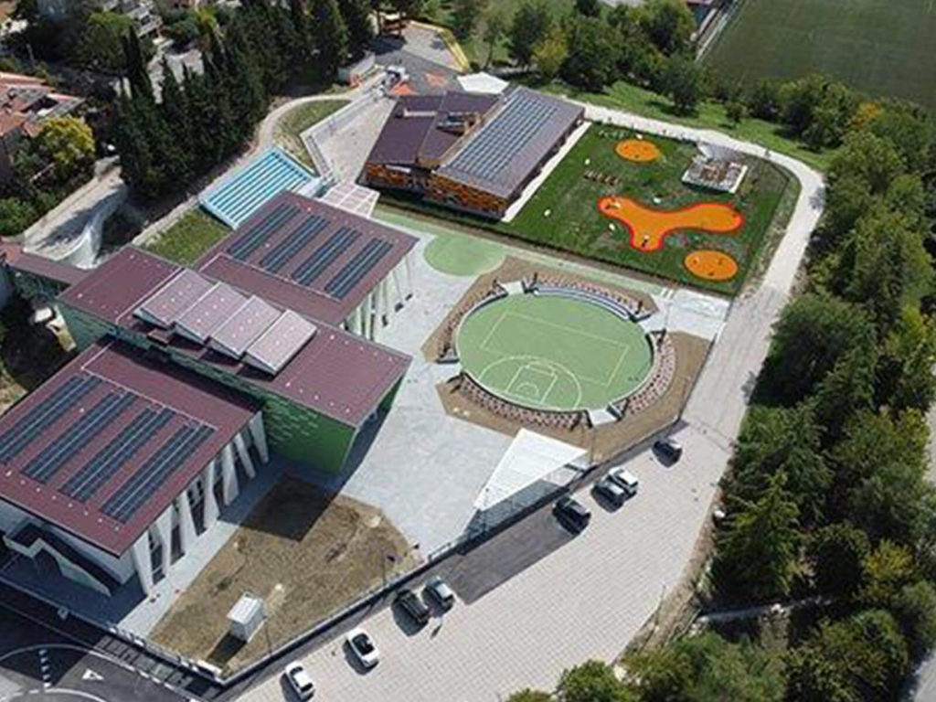 Sistema integrato di copertura fotovoltaica
per piccole, medie e grandi superfici.